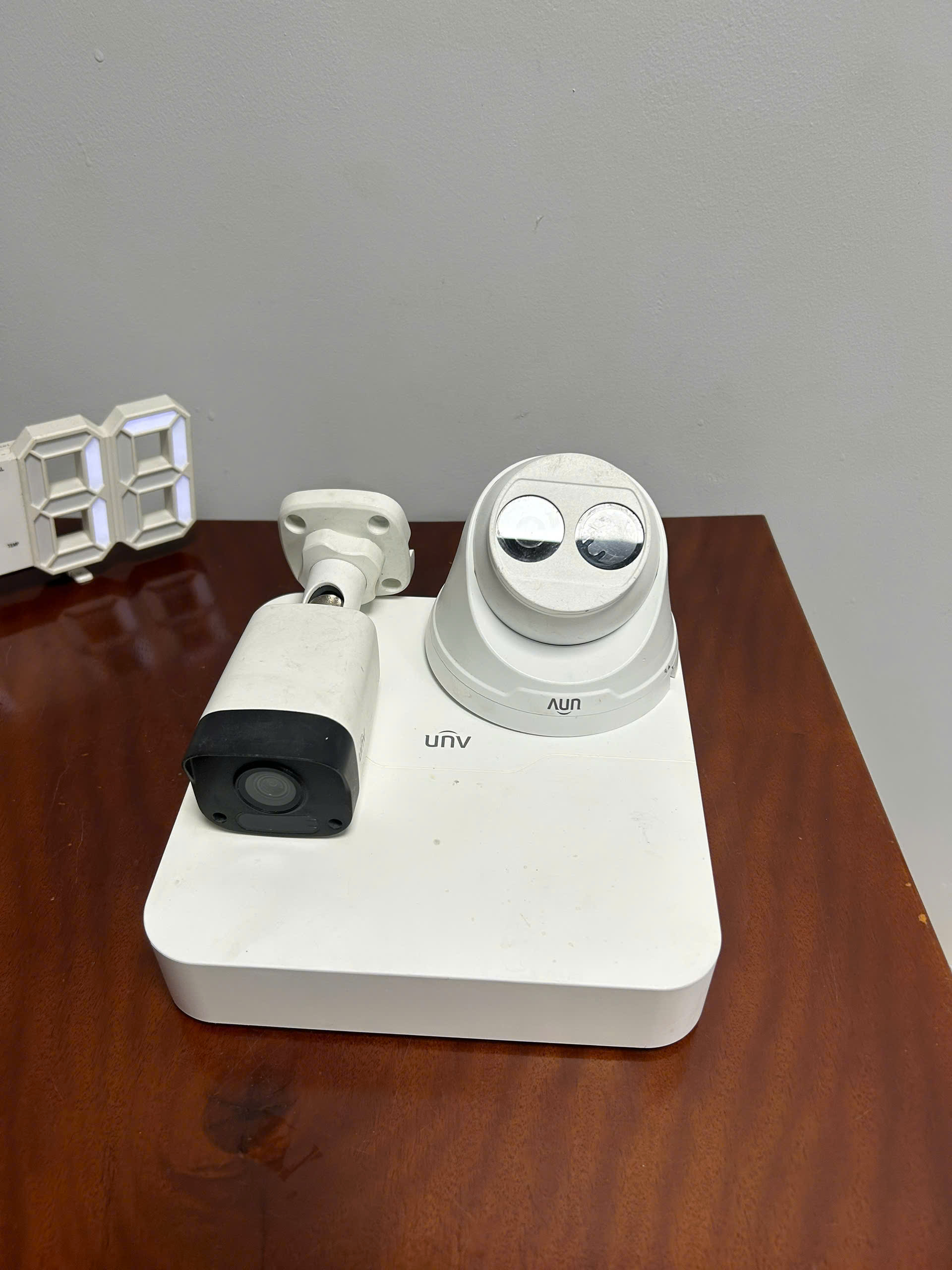 Bộ 2 Camera IP UNV